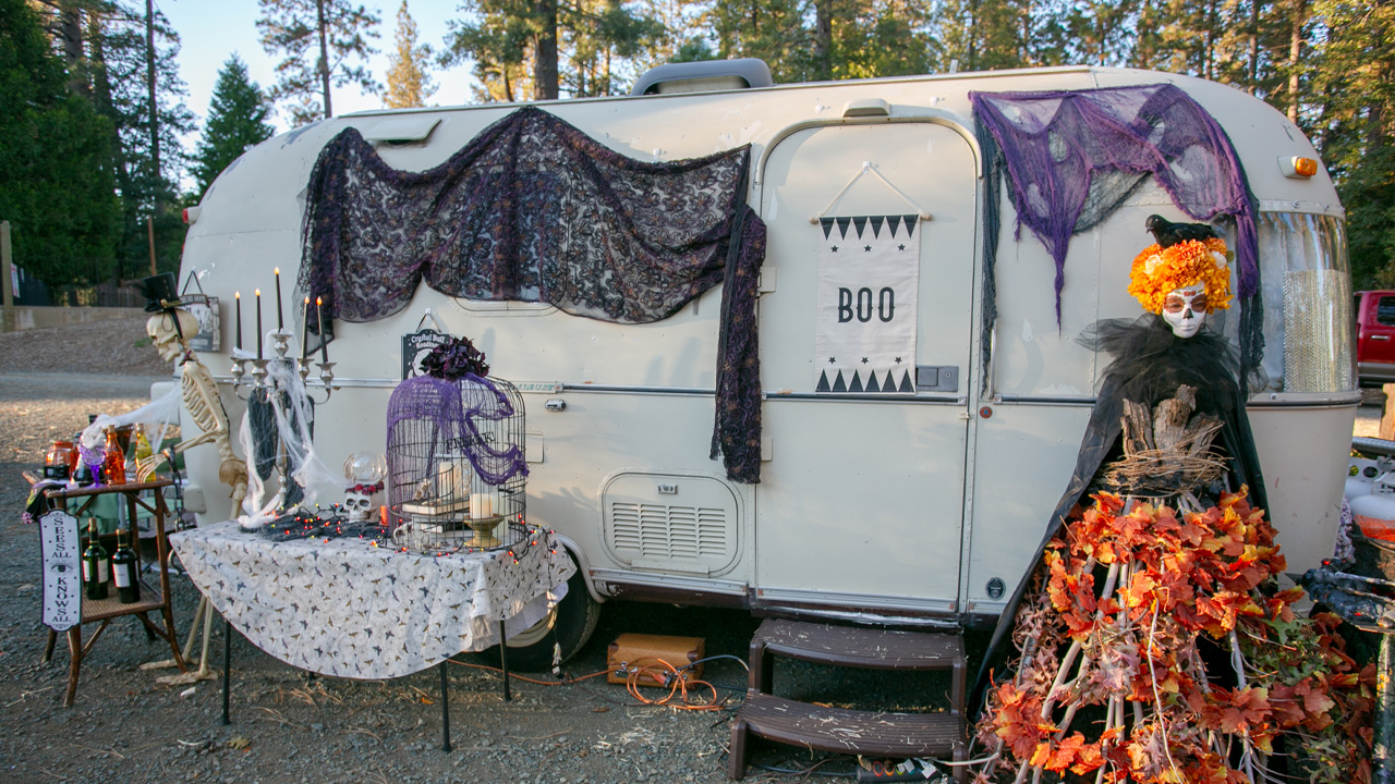Spooky Camper Decoration Ideas to Turn Mobile Home Into Wandering Hell