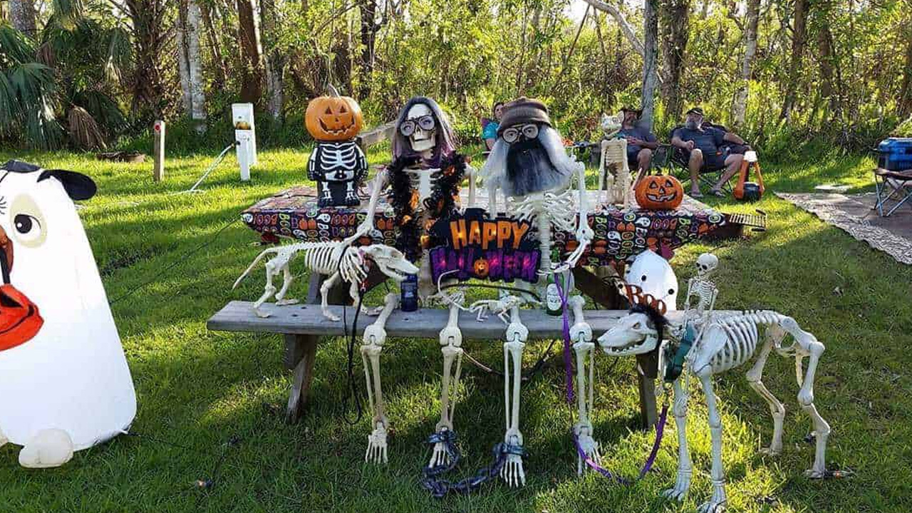 Spooky Camper Decoration Ideas to Turn Mobile Home Into Wandering Hell