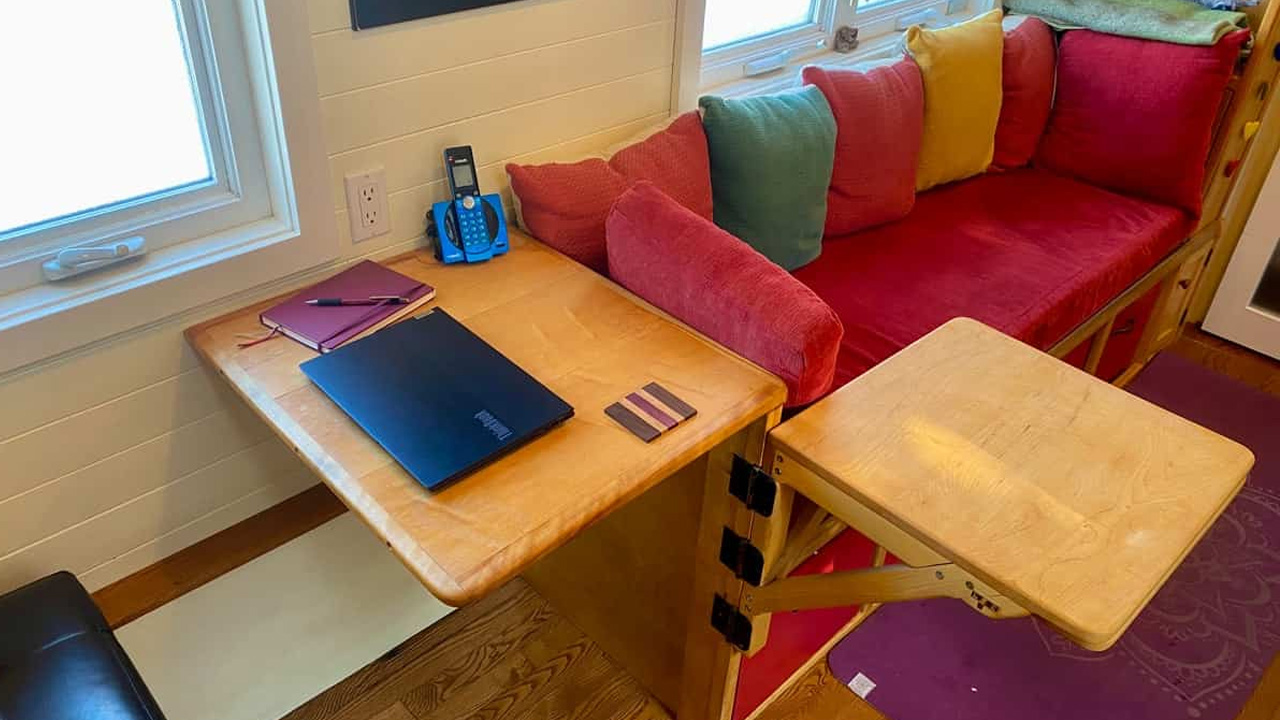 Breton-Tiny-House-by--by-Howling-Dog-Construction_folddown work nook
