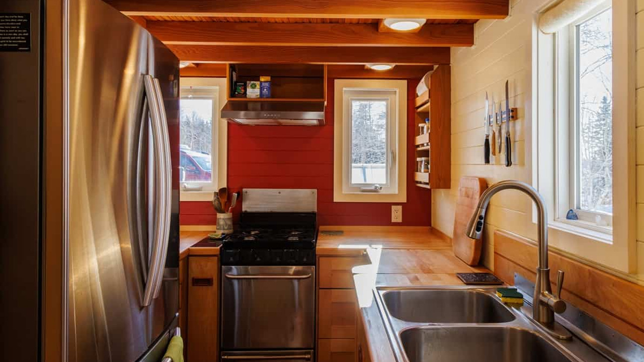 Breton-Tiny-House-by--by-Howling-Dog-Construction_modular kitchen