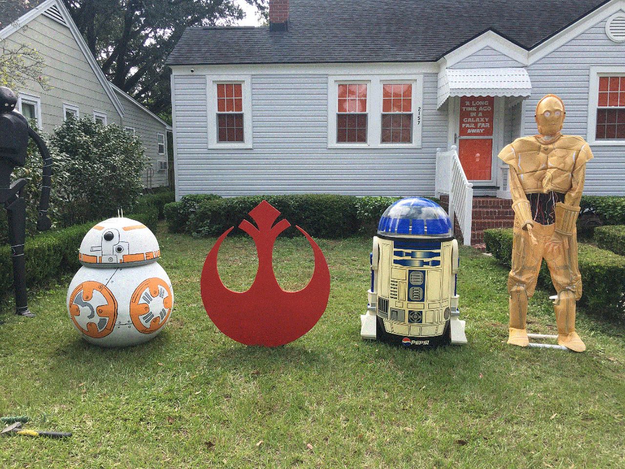 Star Wars Halloween Decoration Ideas - droid cutouts