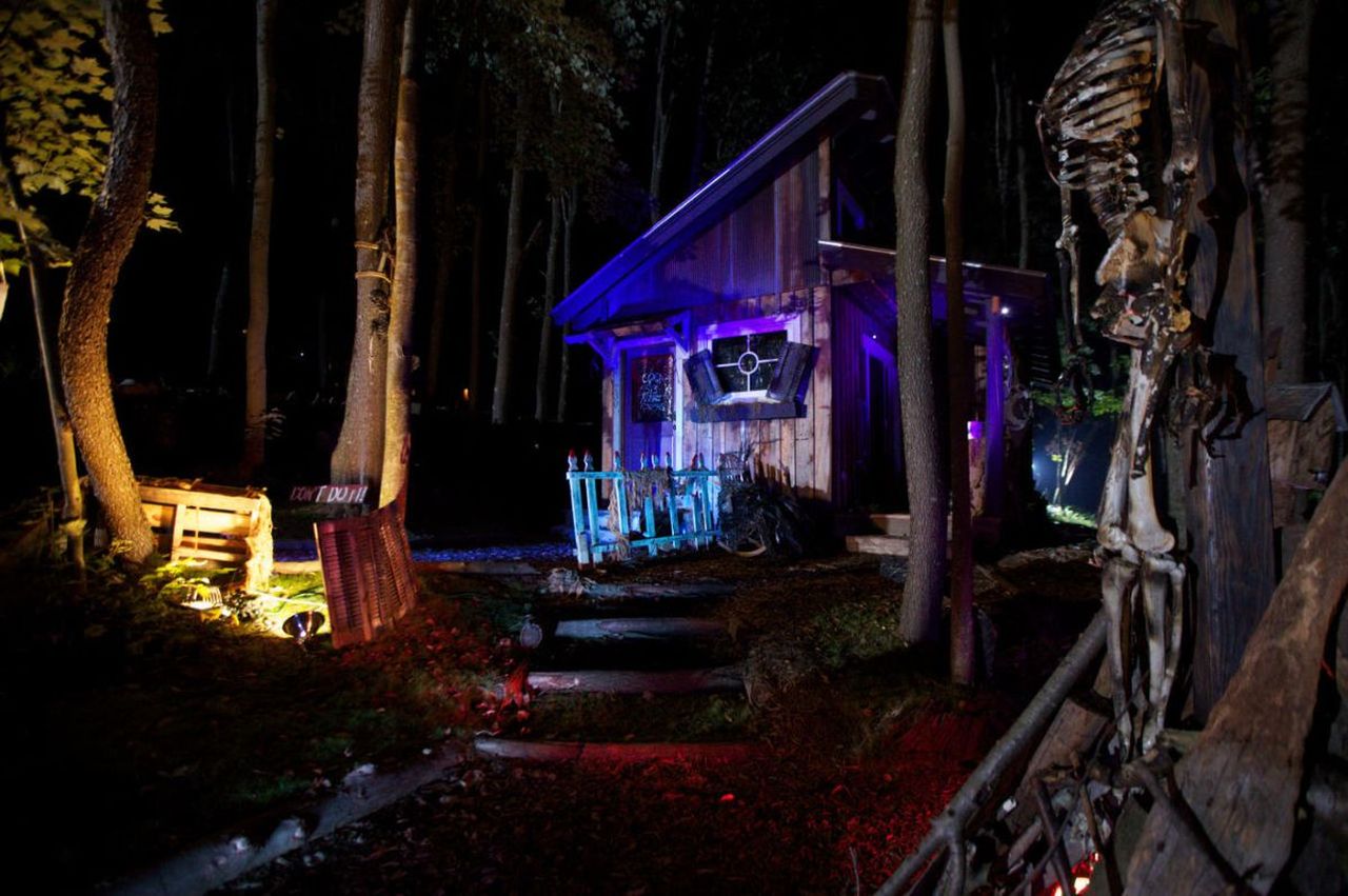 Tiny House Halloween Decor Ideas-Witches coven theme