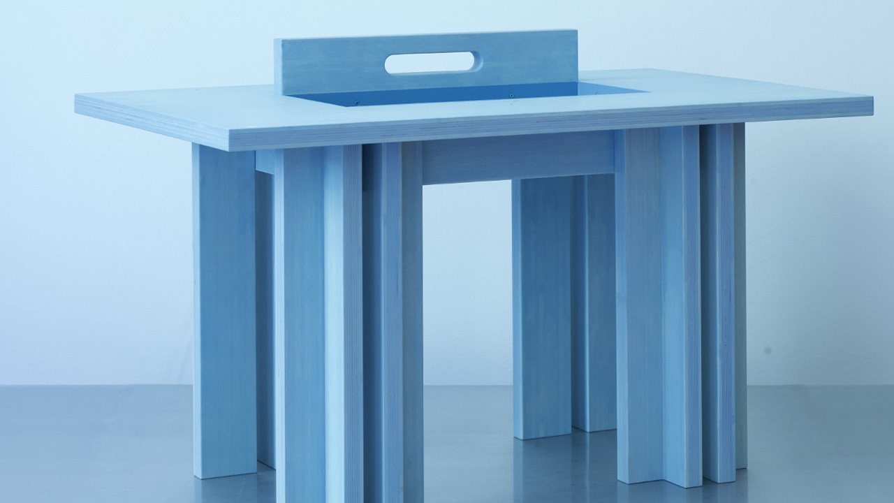 Handle-Coffee-Table-by-Marek-Kounovský-and-Czech-brand-Frayer