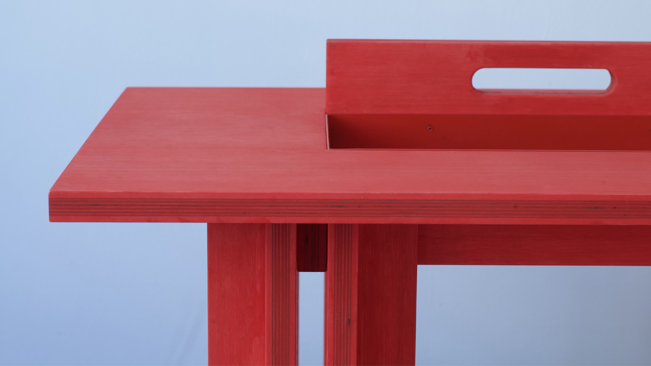 Handle-Coffee-Table-with its in-built storage compartment