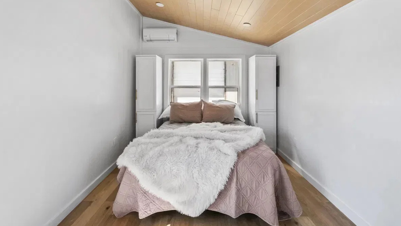 32 ft. Modern Tiny House_bedroom