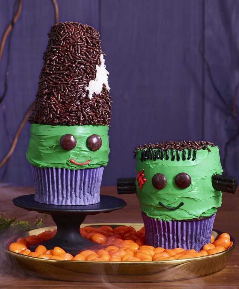 Frankenstein and his wife cupcakes