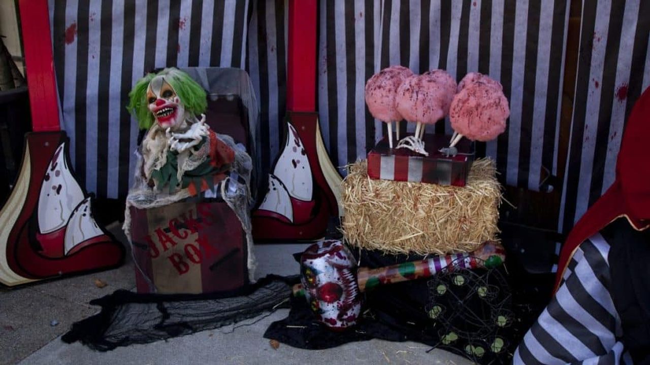 Clown Halloween decor ideas for 2024 Halloween