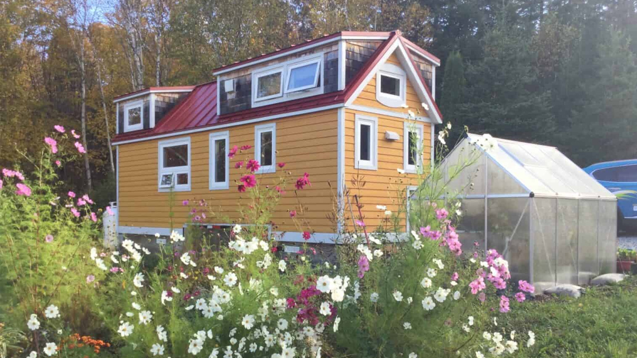 Breton-Tiny-House-by--by-Howling-Dog-Construction_exterior